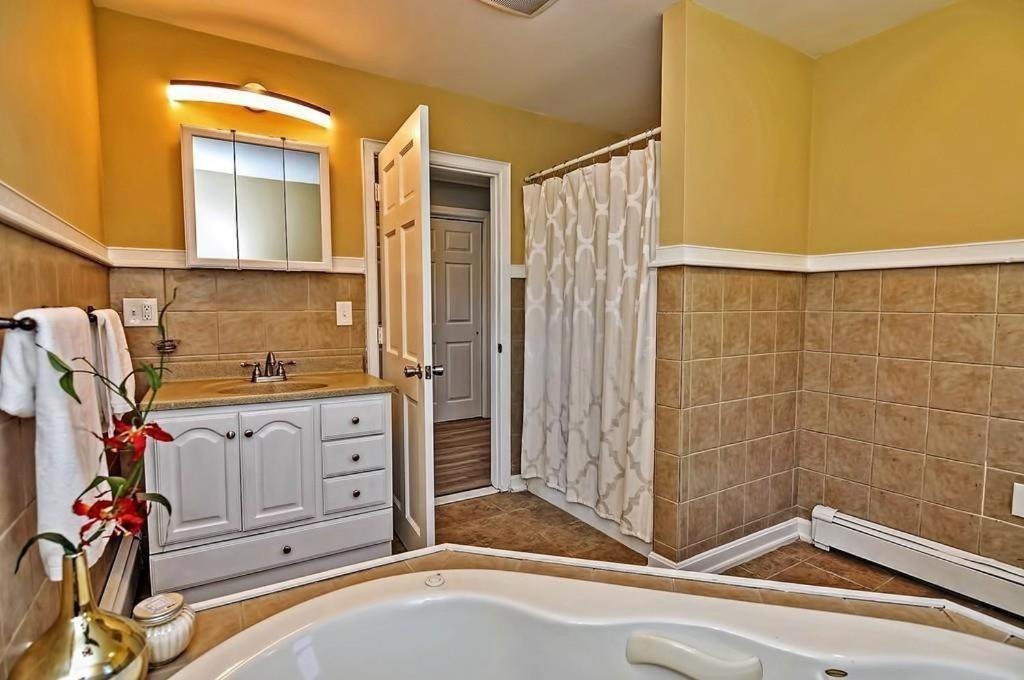 Charming Cottage East Falmouth 1BR+1Bath Back Deck Exteriör bild