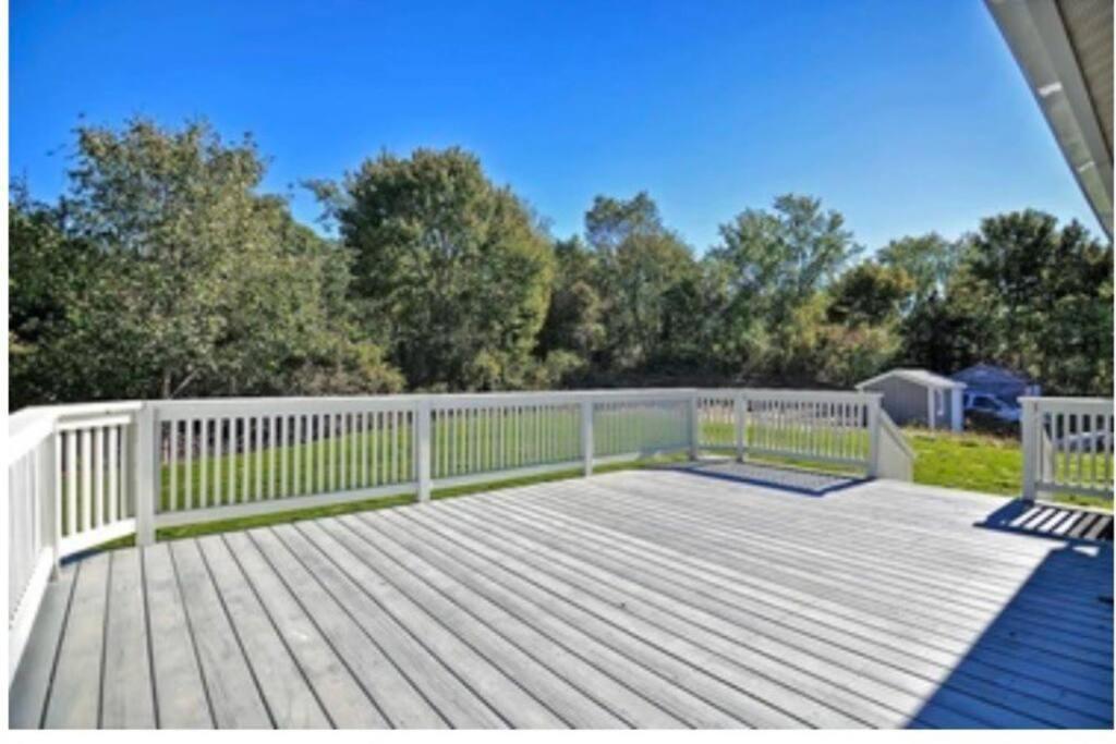 Charming Cottage East Falmouth 1BR+1Bath Back Deck Exteriör bild